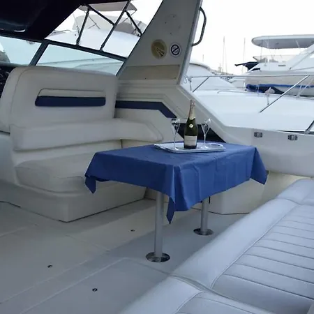 Barco Con Encanto بوتيل *