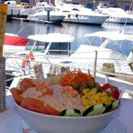 Barco Con Encanto بوتيل Radazul